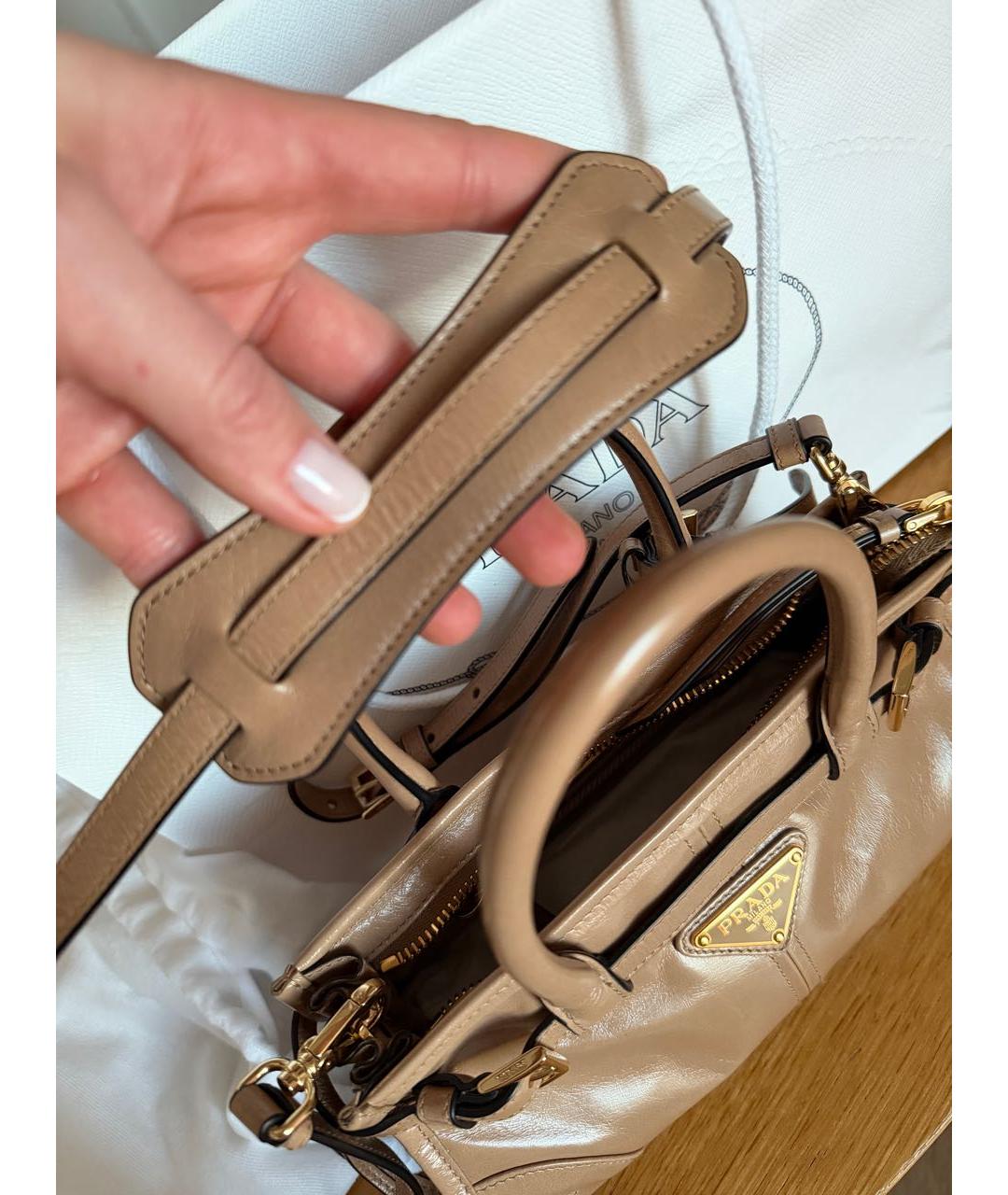 PRADA Бежевая кожаная сумка через плечо, фото 3