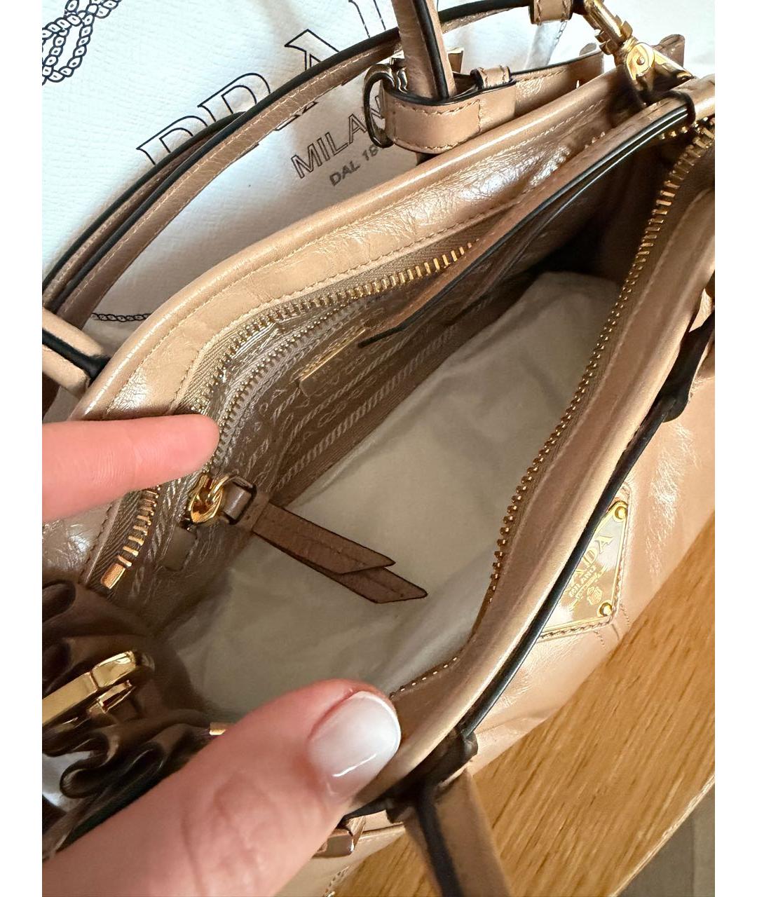 PRADA Бежевая кожаная сумка через плечо, фото 4