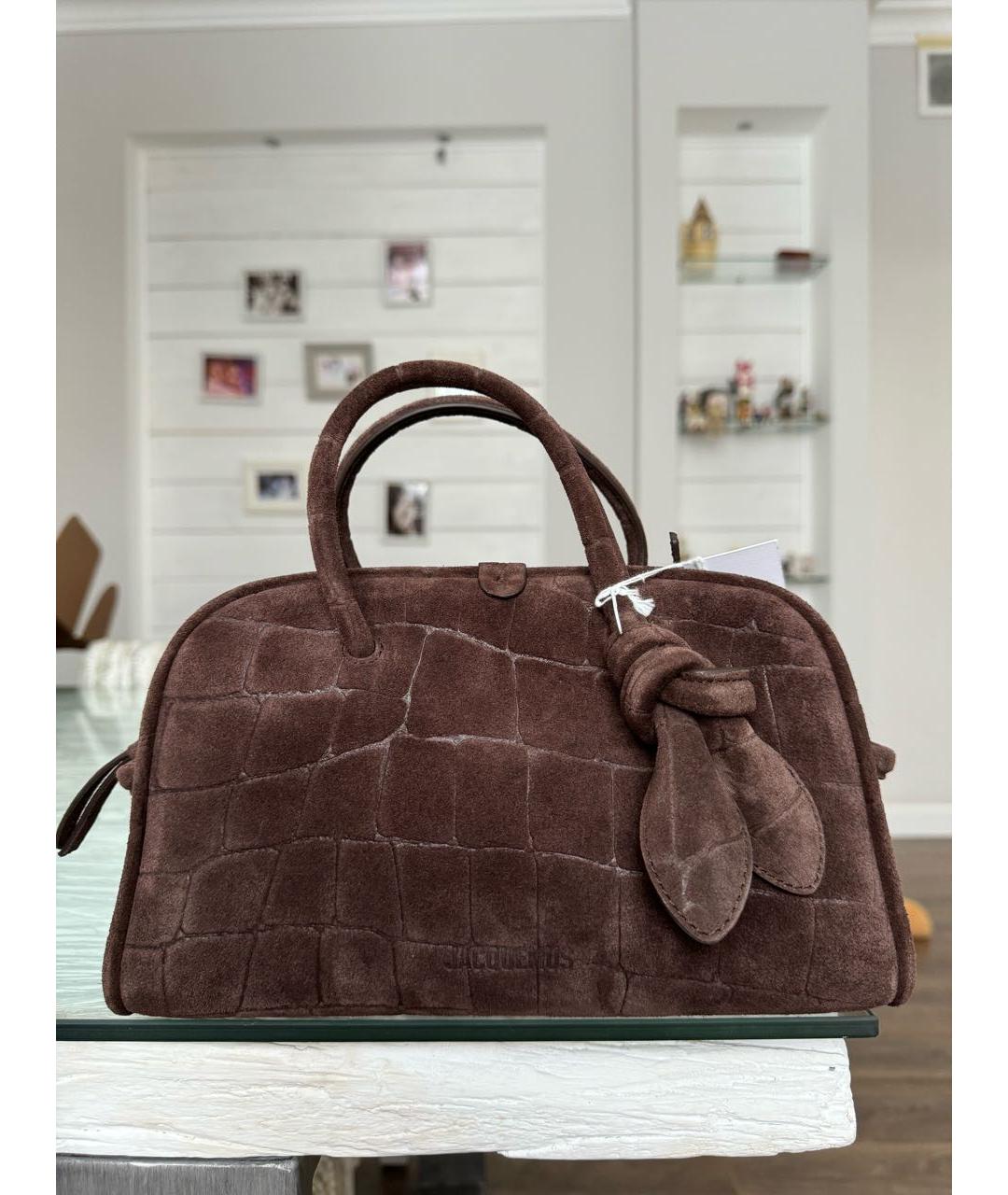 JACQUEMUS Коричневая замшевая сумка с короткими ручками, фото 8