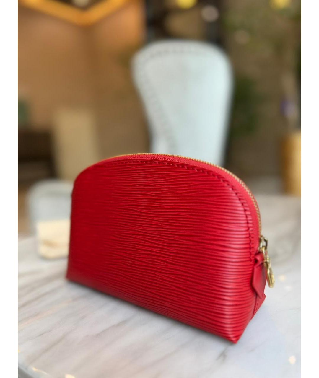 LOUIS VUITTON Красная кожаная косметичка, фото 6