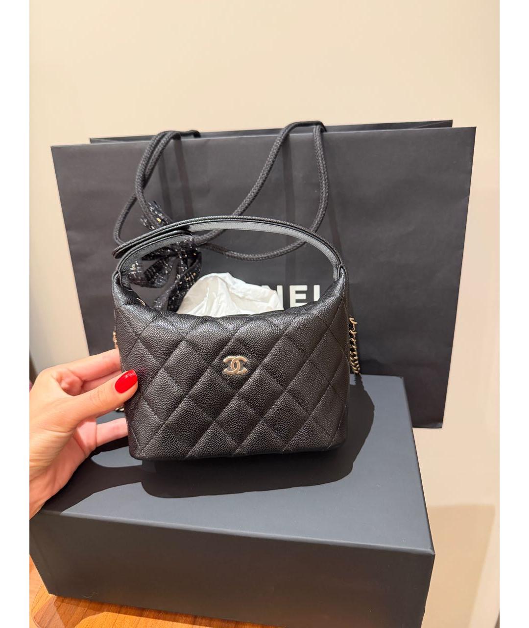 CHANEL Черная кожаная сумка с короткими ручками, фото 2