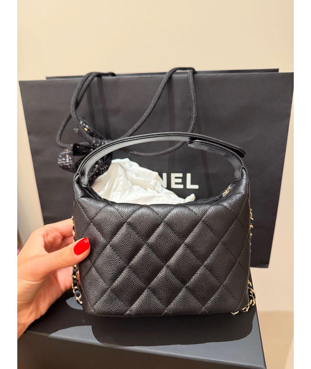 CHANEL Черная кожаная сумка с короткими ручками, фото 3