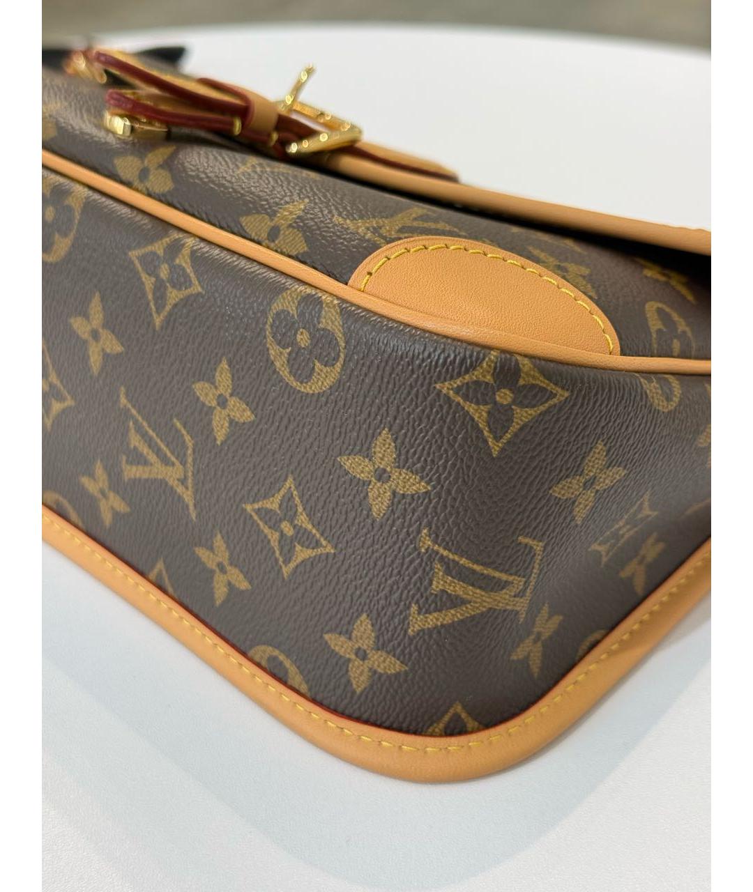 LOUIS VUITTON Коричневая кожаная сумка через плечо, фото 8