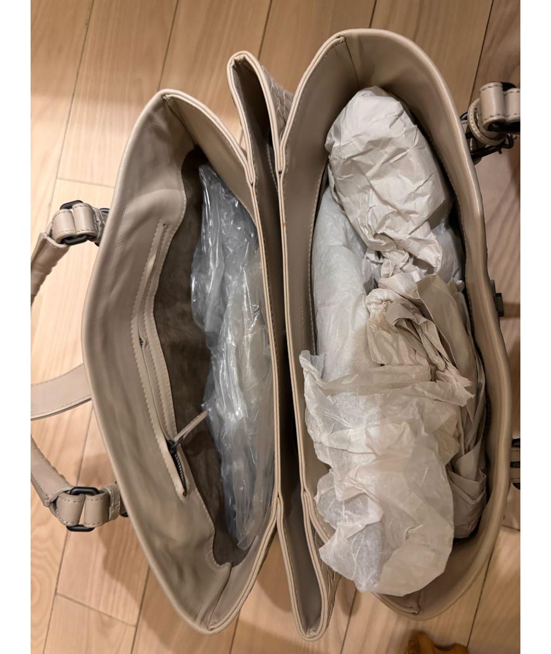 BOTTEGA VENETA Бежевая кожаная сумка с короткими ручками, фото 4