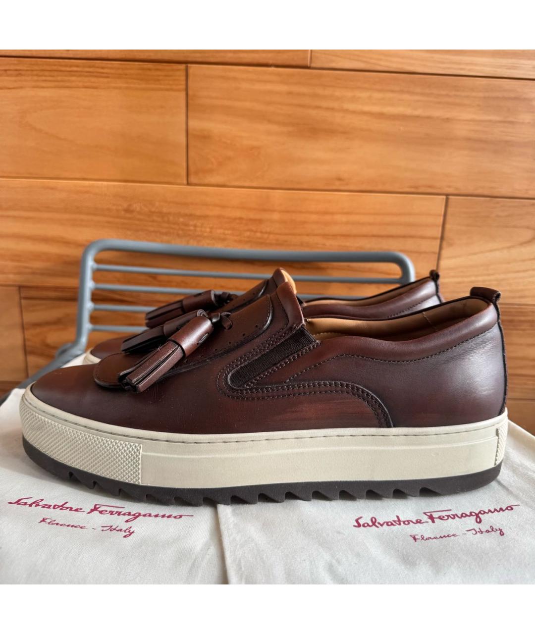 FERRAGAMO Коричневые кожаные слипоны, фото 5