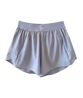 ALO YOGA Спортивные брюки и шорты