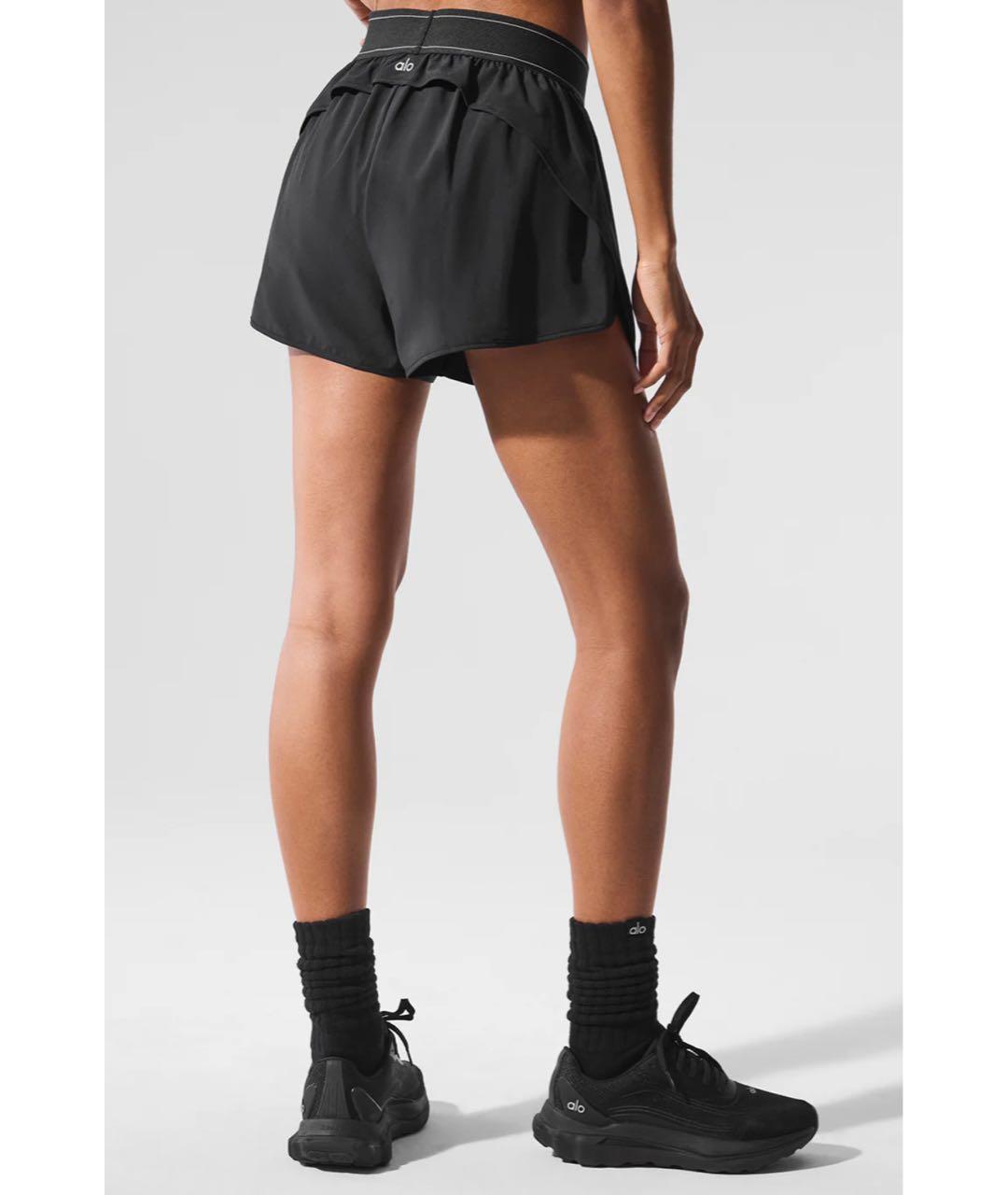 ALO YOGA Черные полиэстеровые спортивные брюки и шорты, фото 6