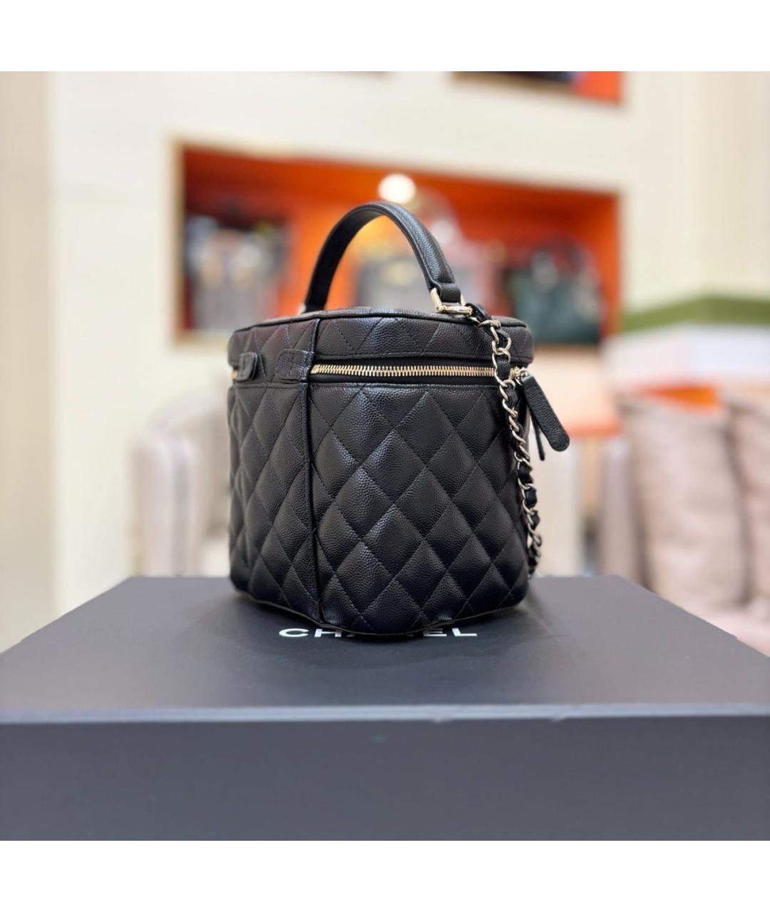 CHANEL Черная кожаная сумка через плечо, фото 3