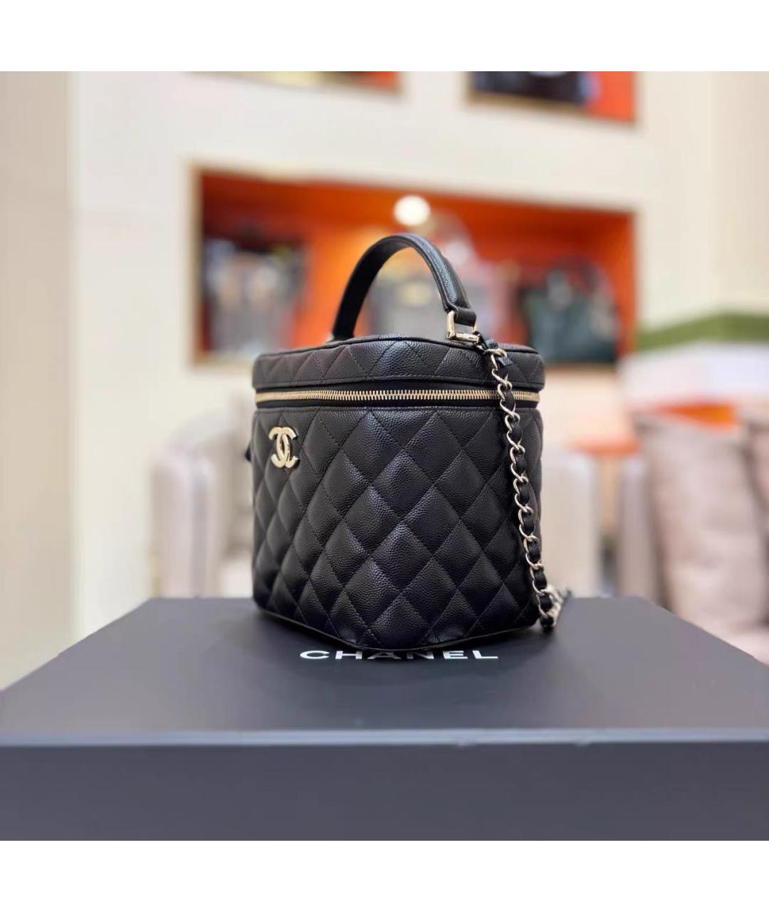 CHANEL Черная кожаная сумка через плечо, фото 4