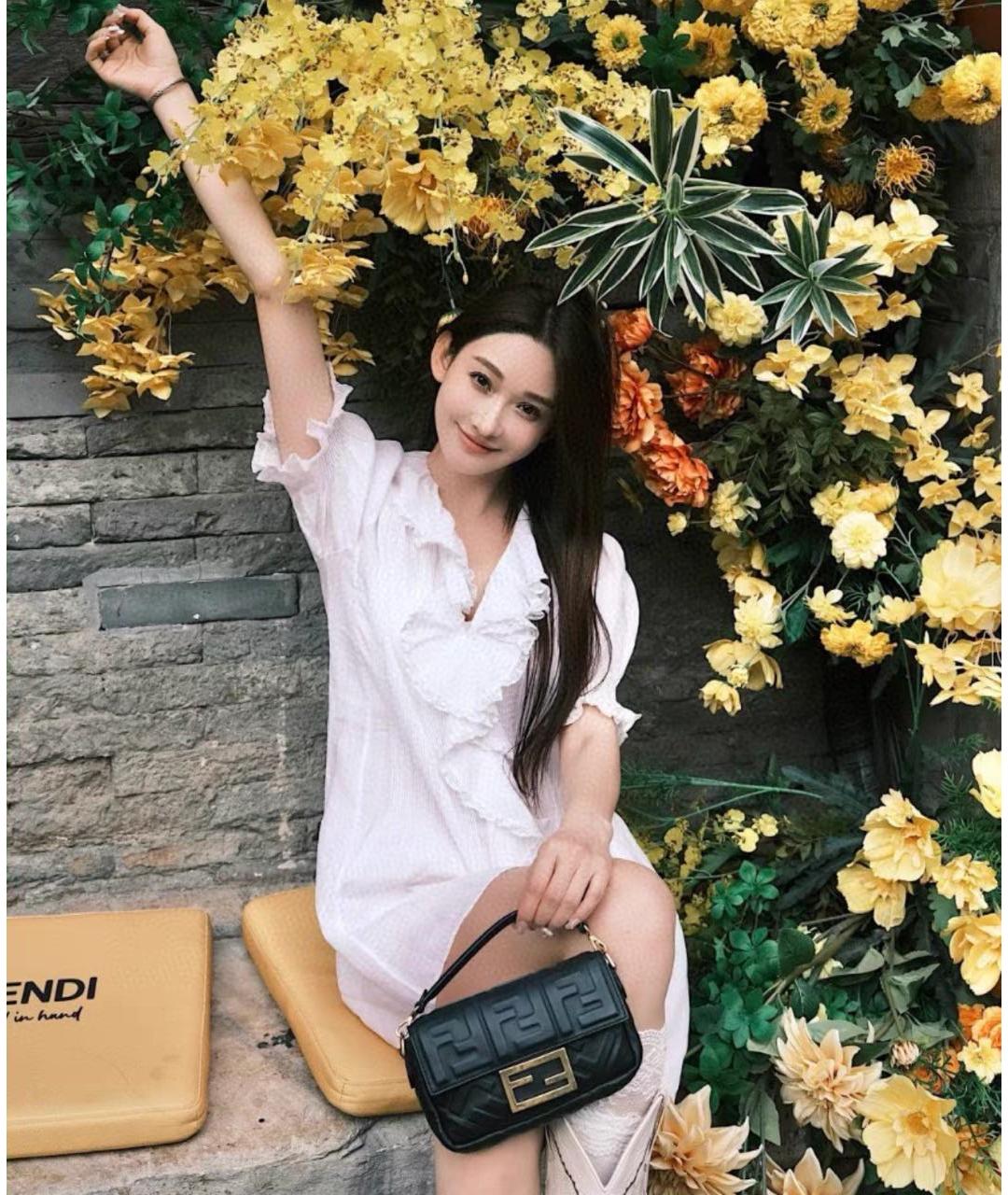 FENDI Черная кожаная сумка с короткими ручками, фото 5