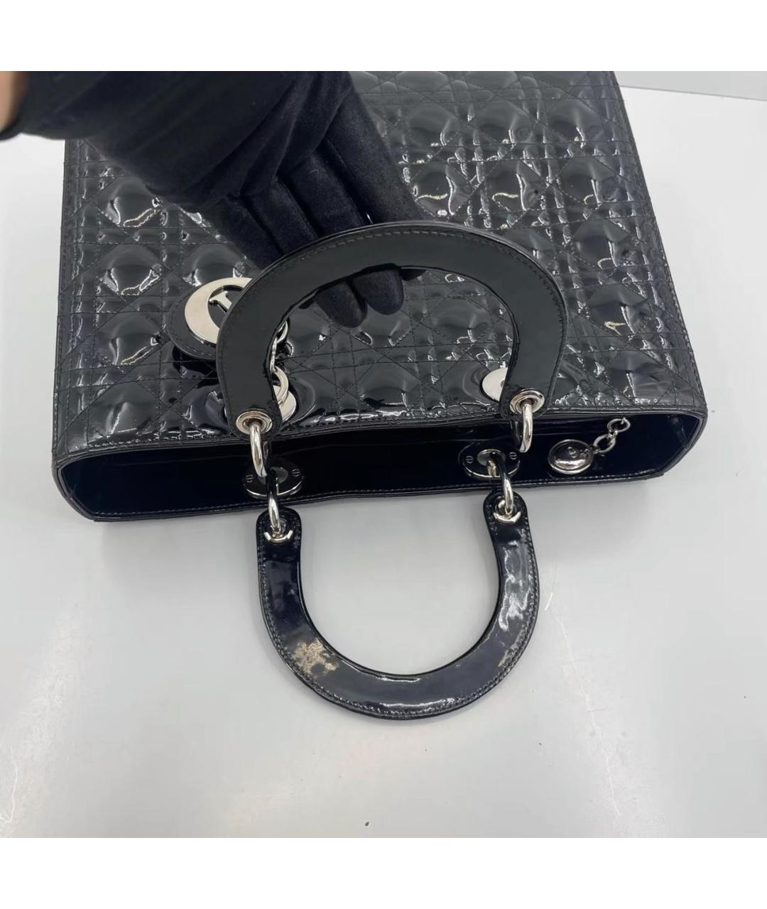 CHRISTIAN DIOR Черная сумка с короткими ручками из лакированной кожи, фото 6