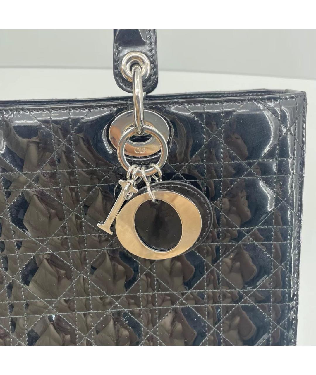 CHRISTIAN DIOR Черная сумка с короткими ручками из лакированной кожи, фото 7