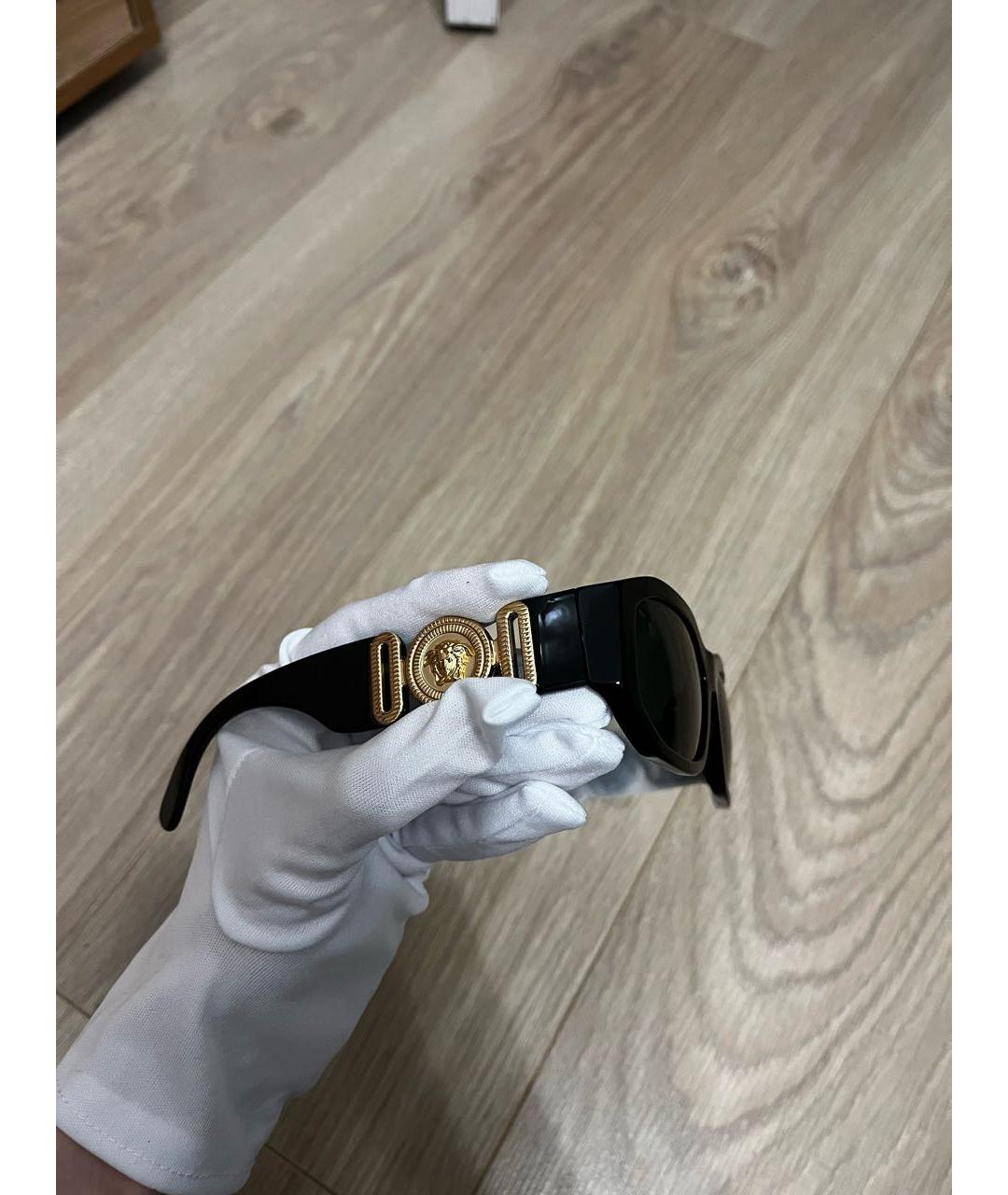 VERSACE Черные пластиковые солнцезащитные очки, фото 3