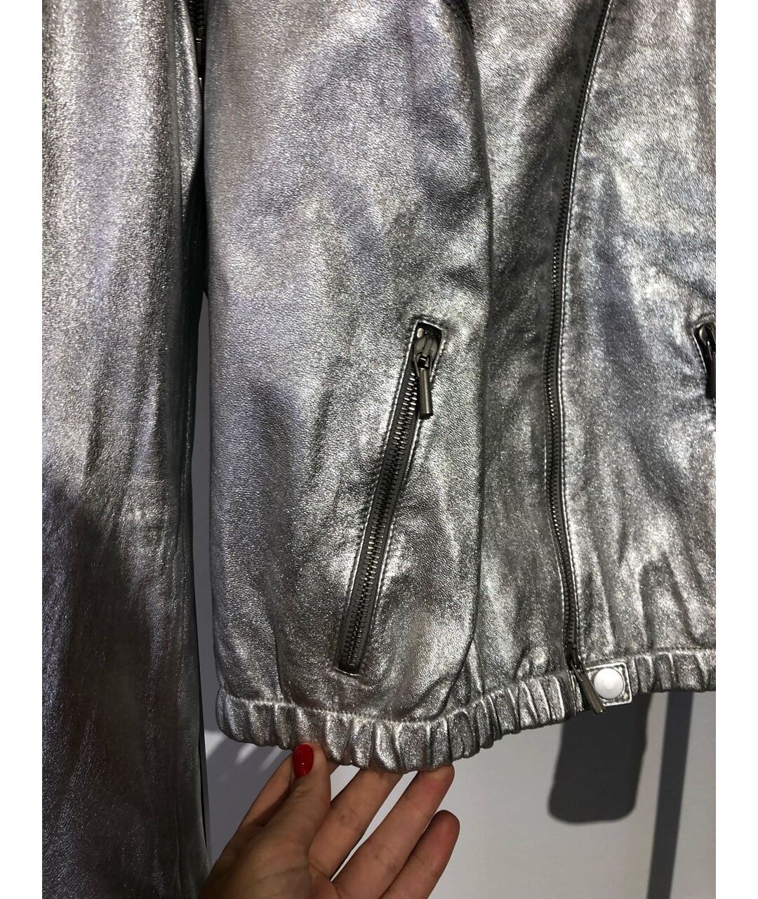 BLUMARINE Серебряная кожаная куртка, фото 4