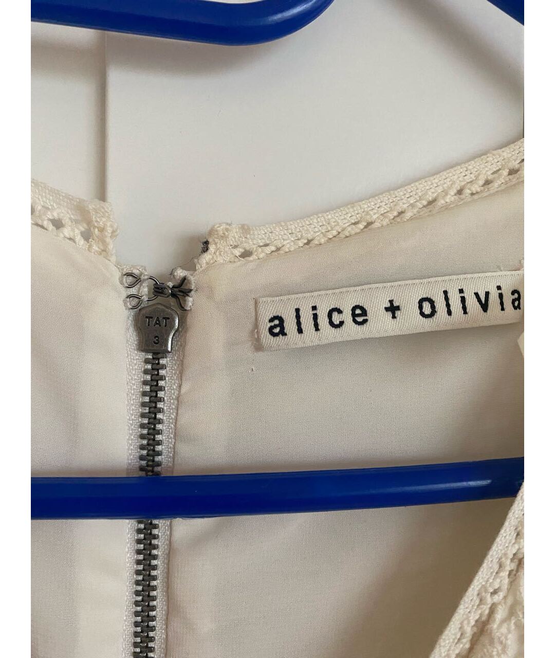 ALICE+OLIVIA Белое кружевное коктейльное платье, фото 3