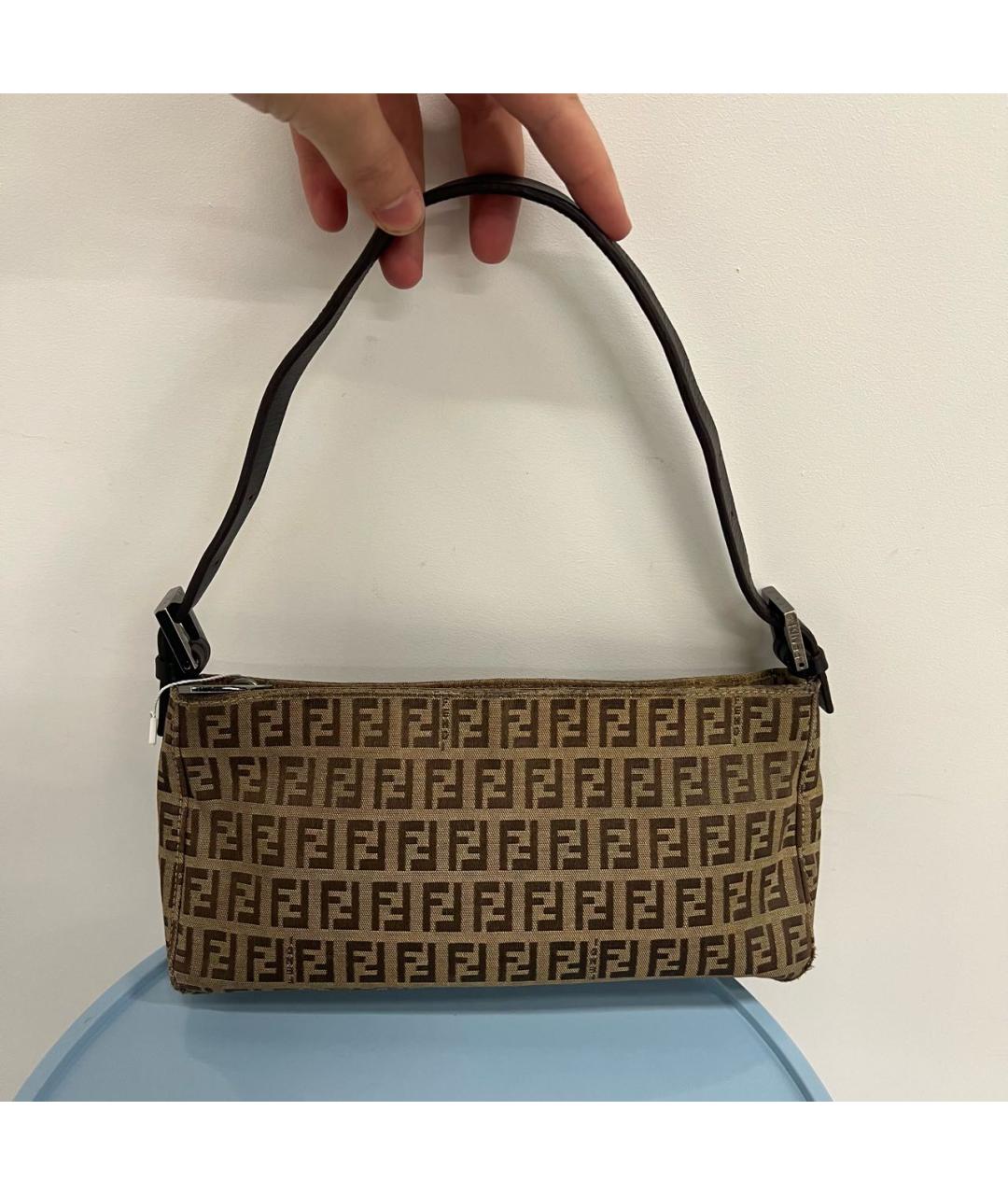 FENDI Коричневая кожаная сумка с короткими ручками, фото 2