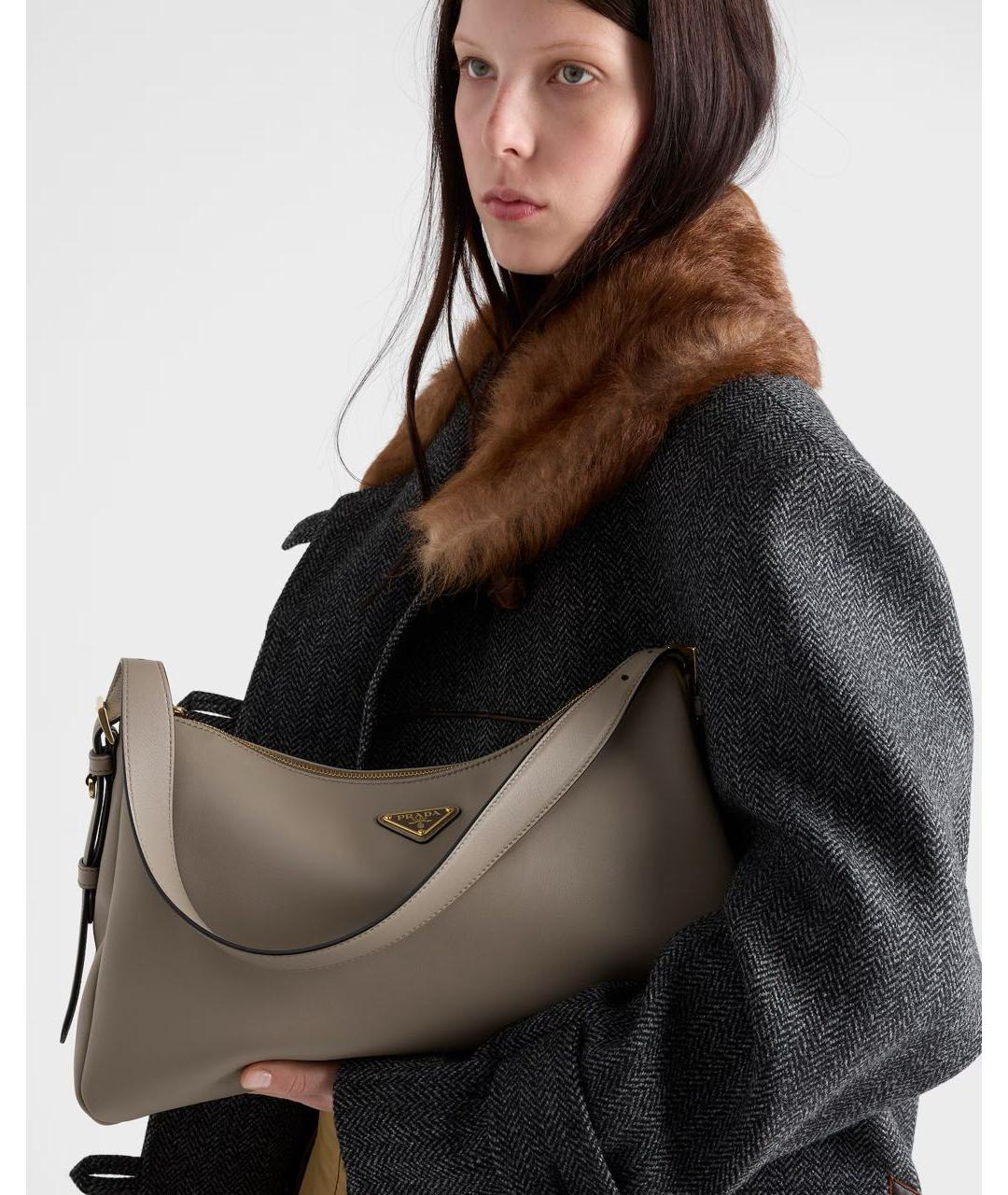 PRADA Серая кожаная сумка через плечо, фото 6