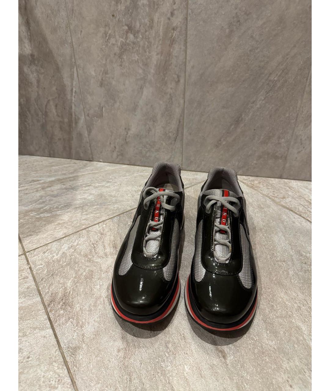 PRADA Черные низкие кроссовки / кеды из лакированной кожи, фото 2