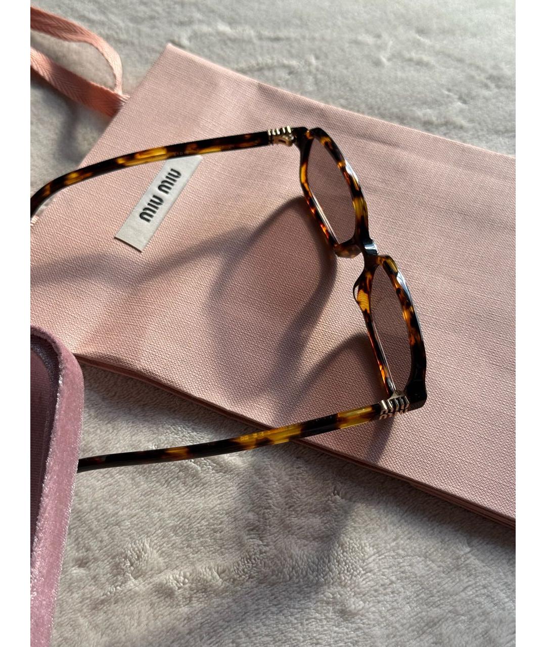 MIU MIU Коричневые пластиковые солнцезащитные очки, фото 3