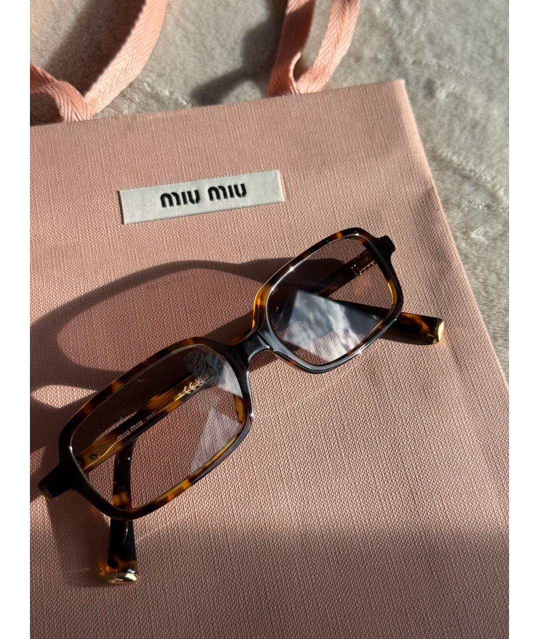 MIU MIU Коричневые пластиковые солнцезащитные очки, фото 4