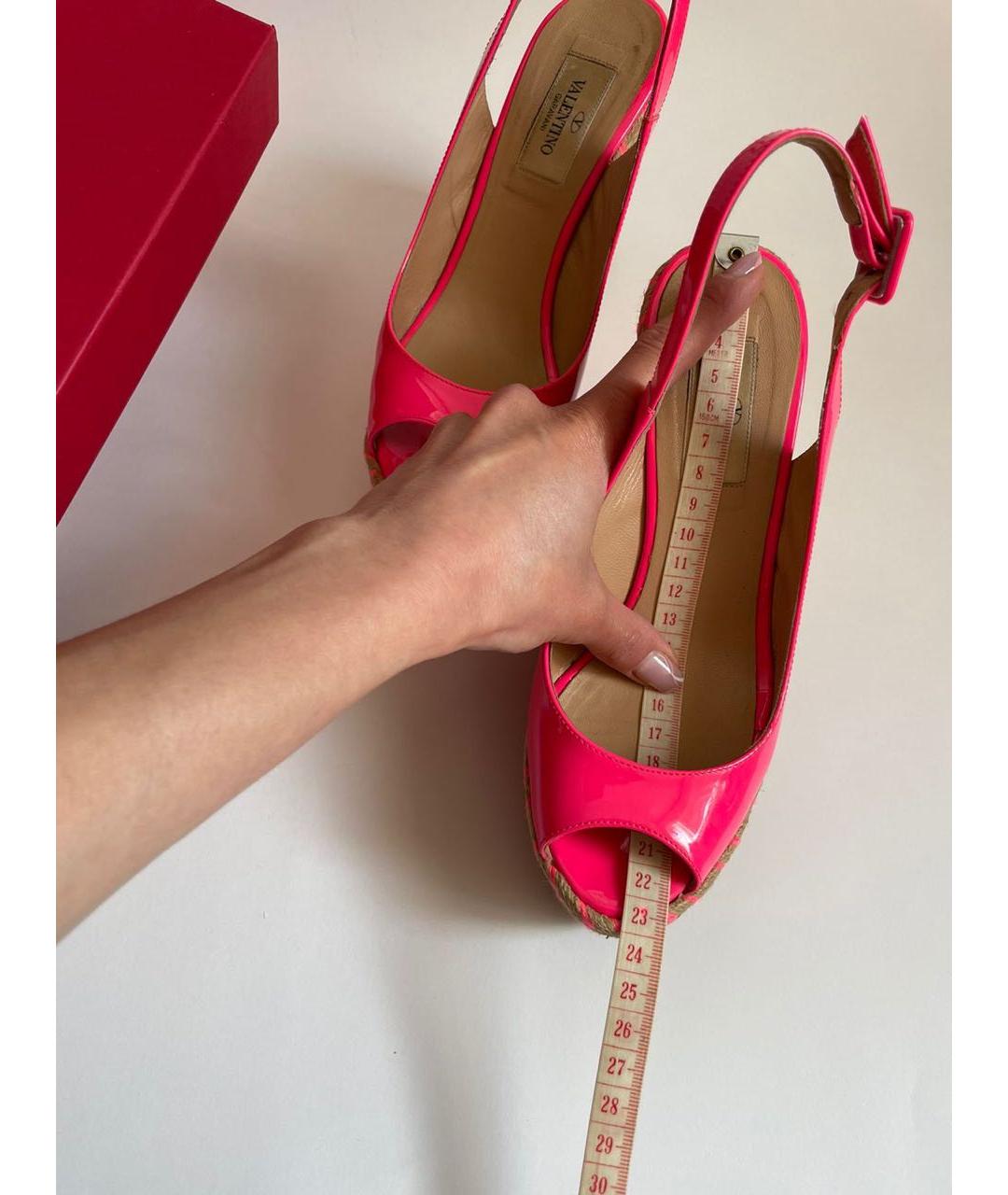 VALENTINO Розовые босоножки из лакированной кожи, фото 7