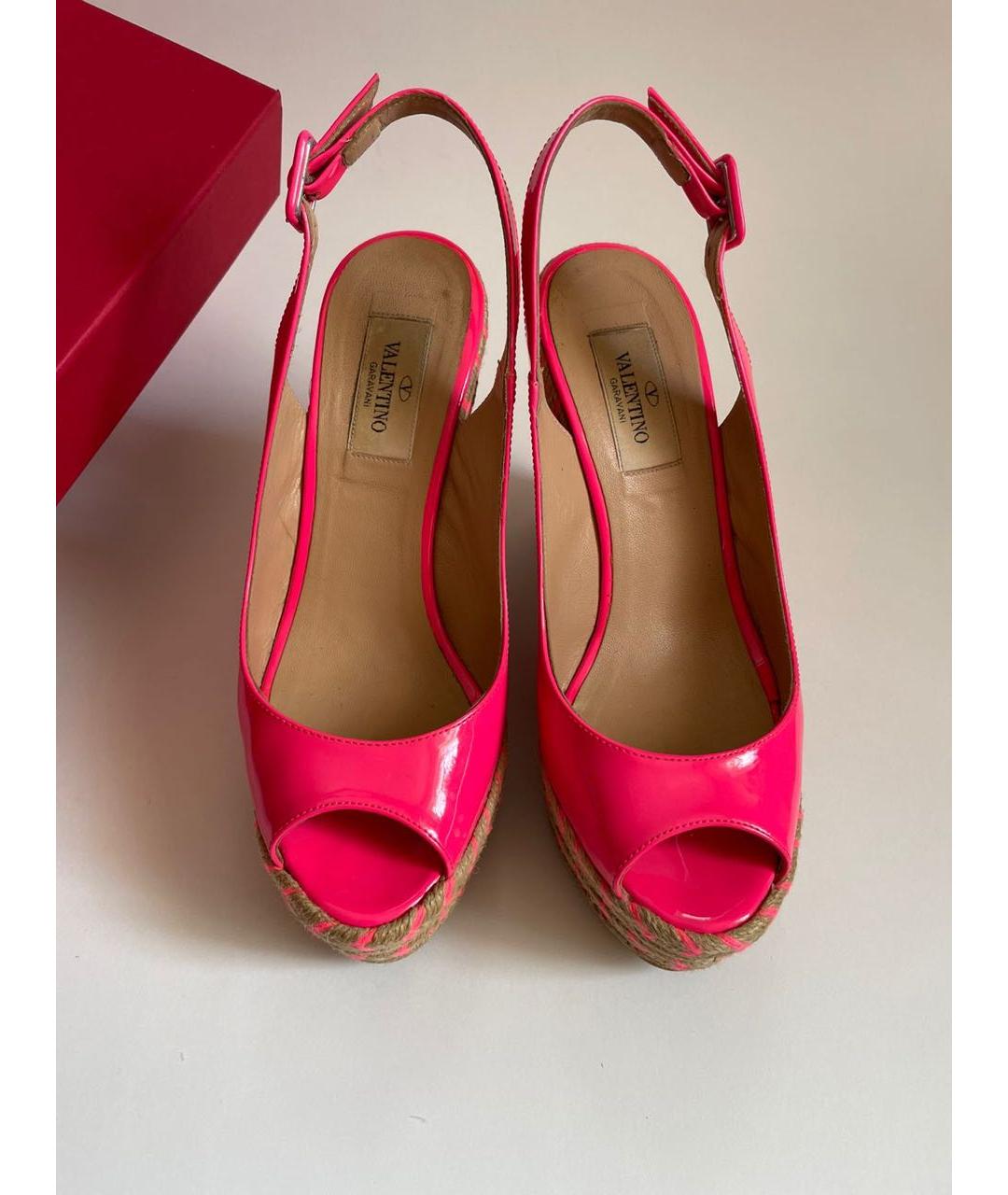 VALENTINO Розовые босоножки из лакированной кожи, фото 3