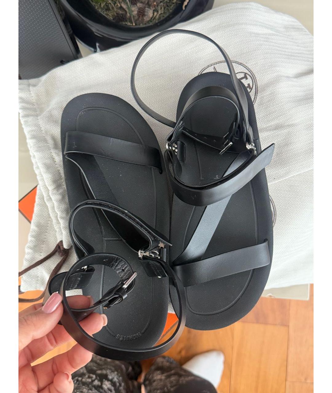 HERMES Черные кожаные сандалии, фото 3