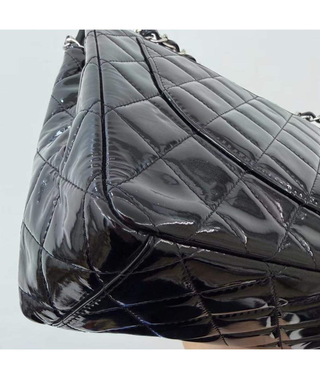 CHANEL Черная сумка через плечо из лакированной кожи, фото 6