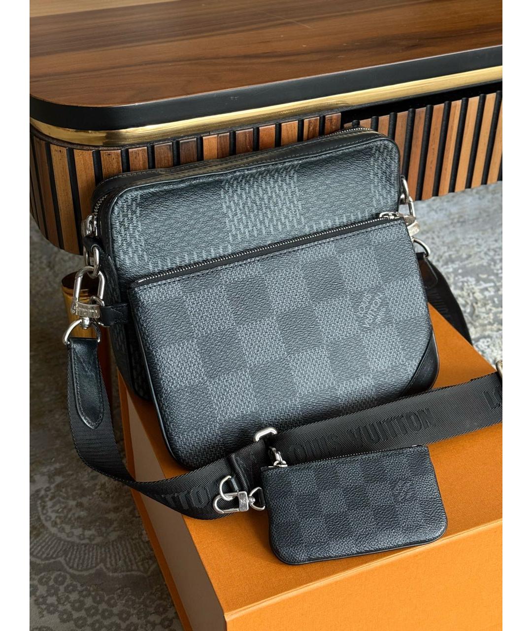 LOUIS VUITTON Антрацитовая сумка на плечо, фото 2