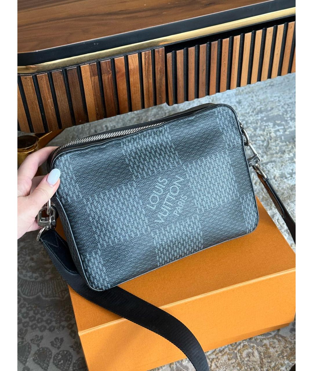 LOUIS VUITTON Антрацитовая сумка на плечо, фото 6