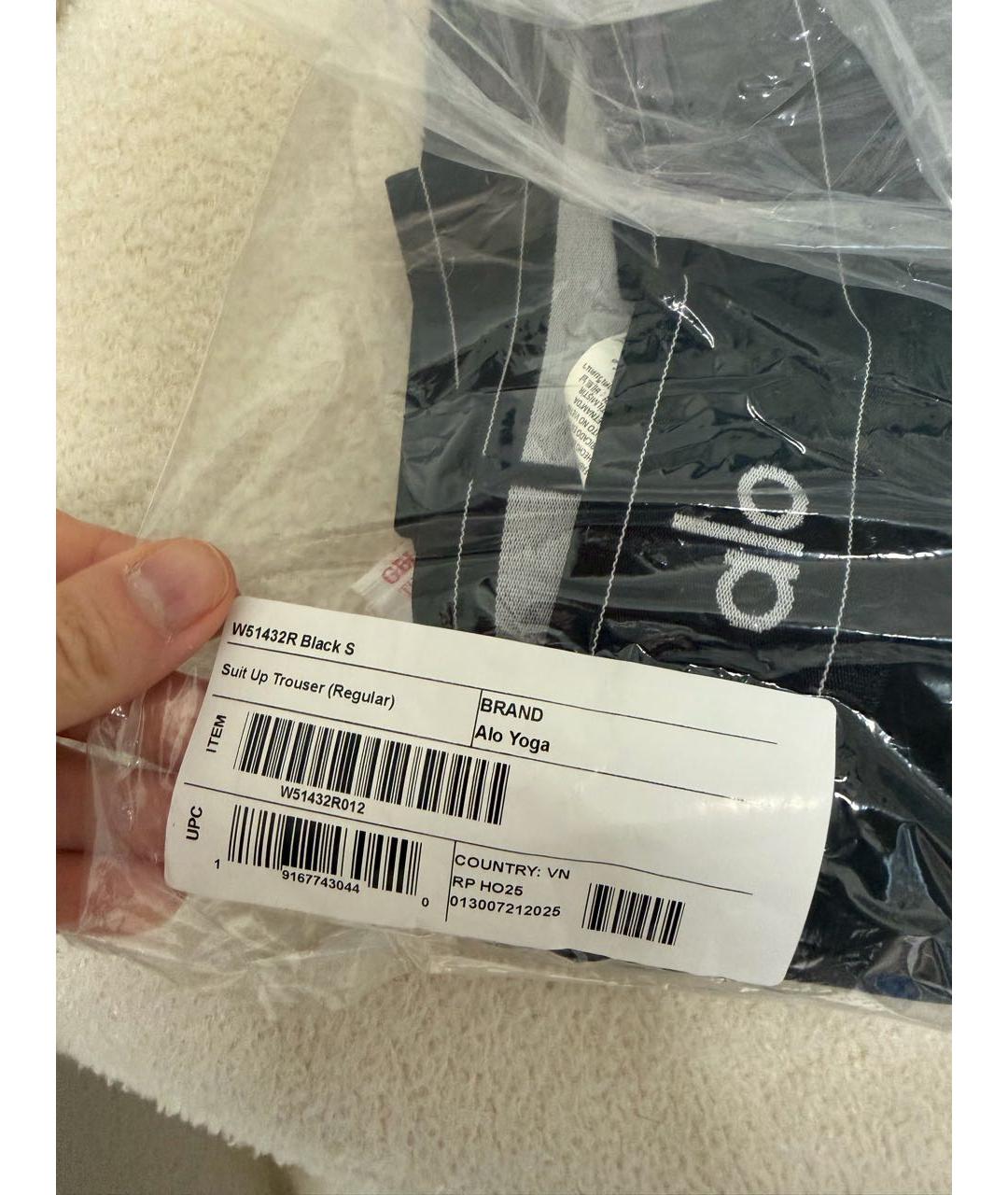 ALO YOGA Черные полиэстеровые спортивные брюки и шорты, фото 7
