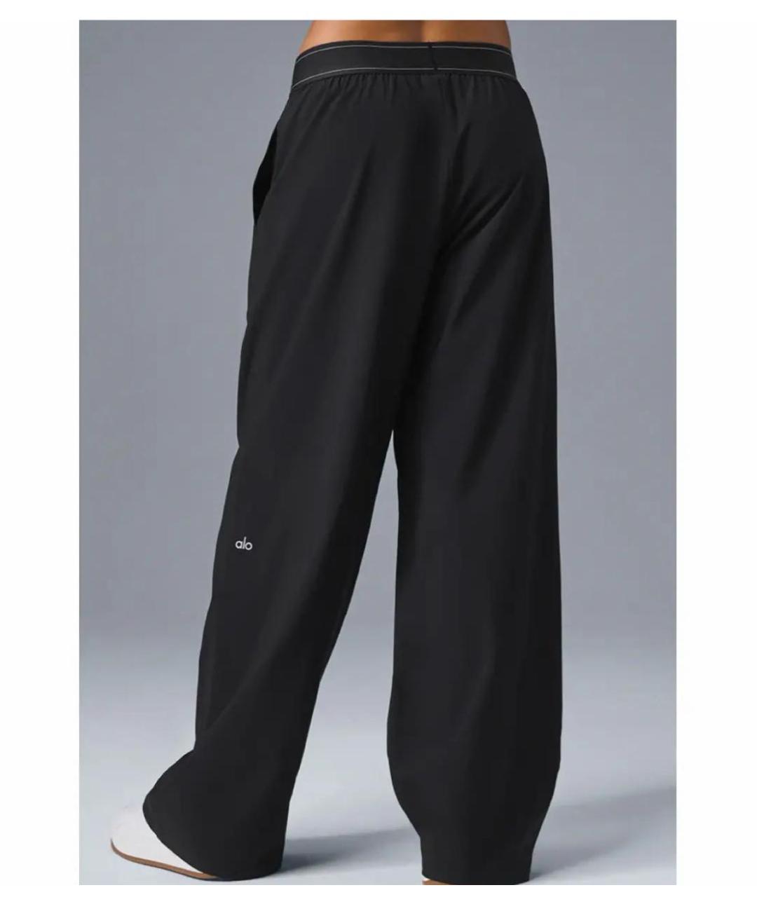 ALO YOGA Черные полиэстеровые спортивные брюки и шорты, фото 2