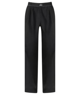 ALO YOGA Спортивные брюки и шорты