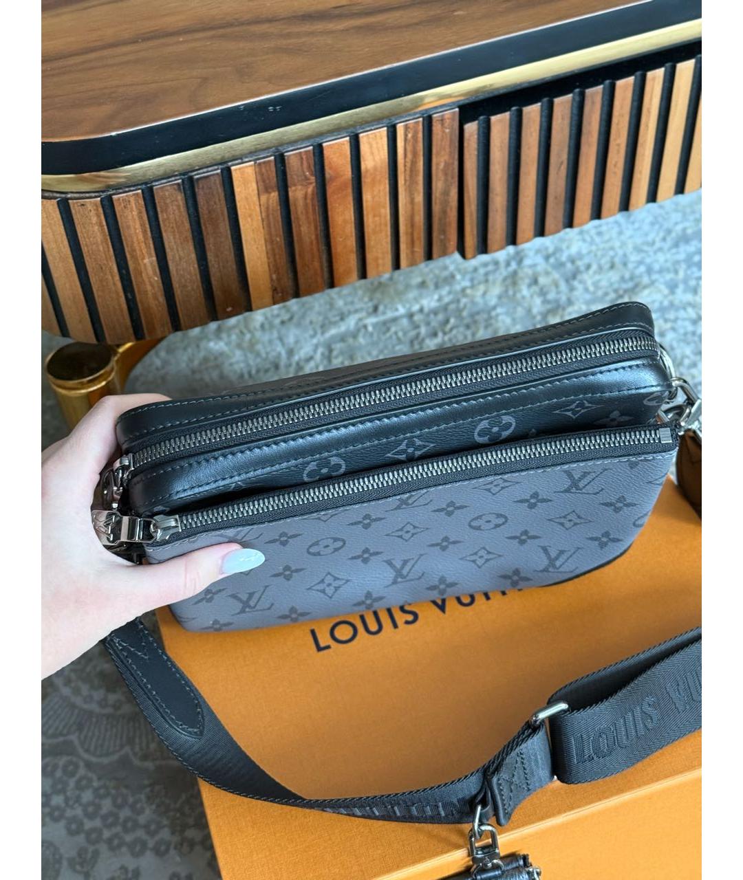 LOUIS VUITTON Антрацитовая сумка на плечо, фото 3