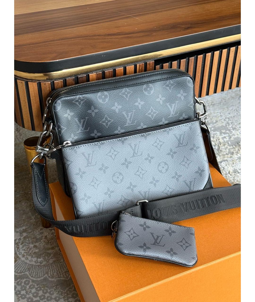 LOUIS VUITTON Антрацитовая сумка на плечо, фото 2