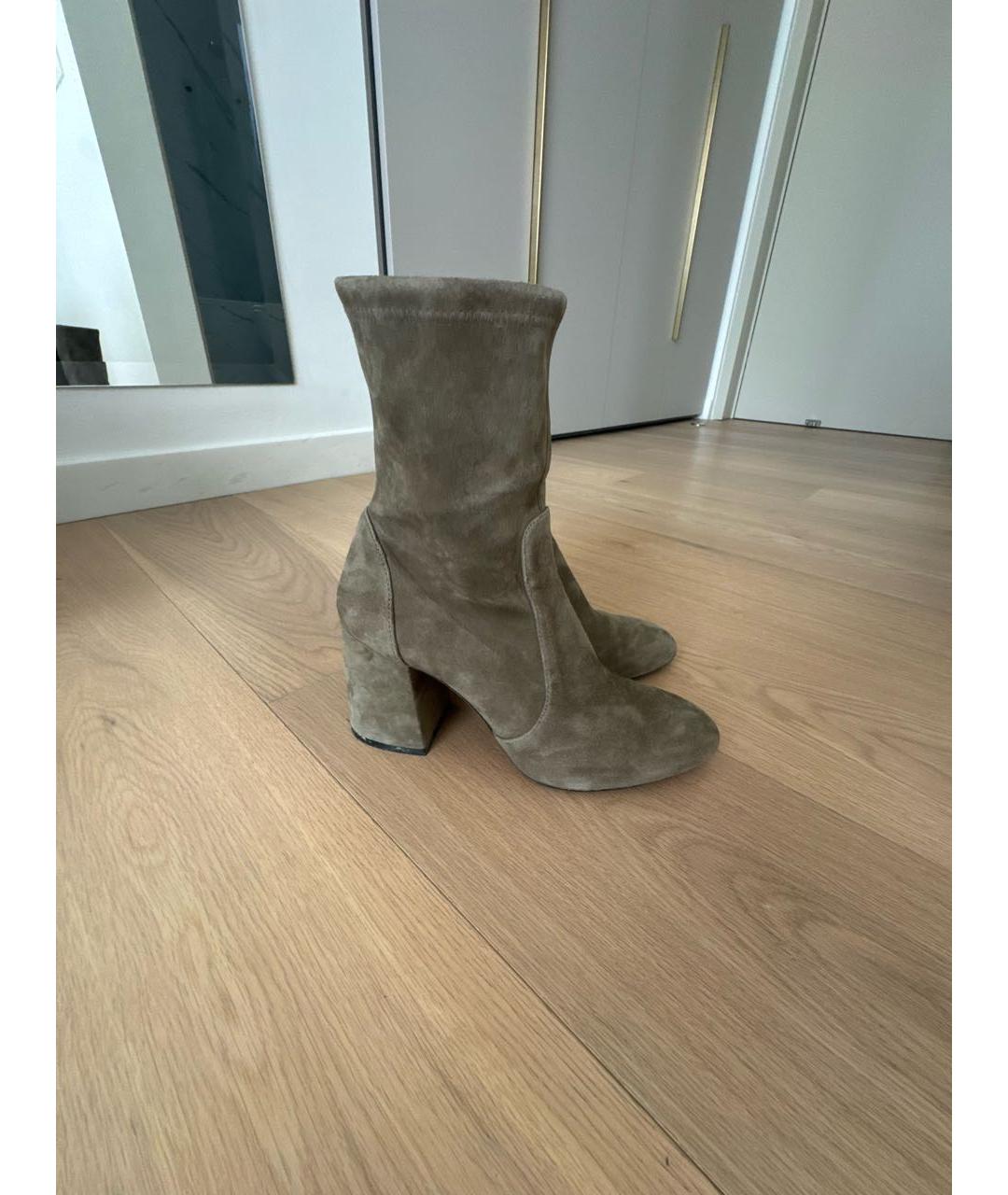 STUART WEITZMAN Хаки замшевые ботильоны, фото 5