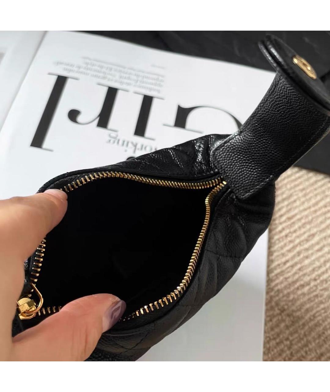 CHANEL Черная кожаная сумка с короткими ручками, фото 6