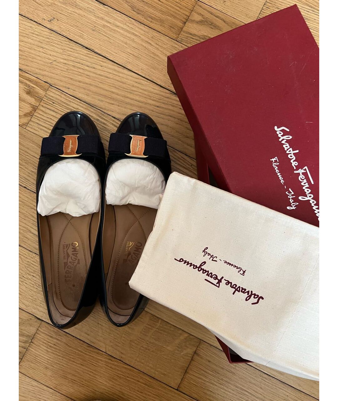 FERRAGAMO Темно-синие балетки из лакированной кожи, фото 2