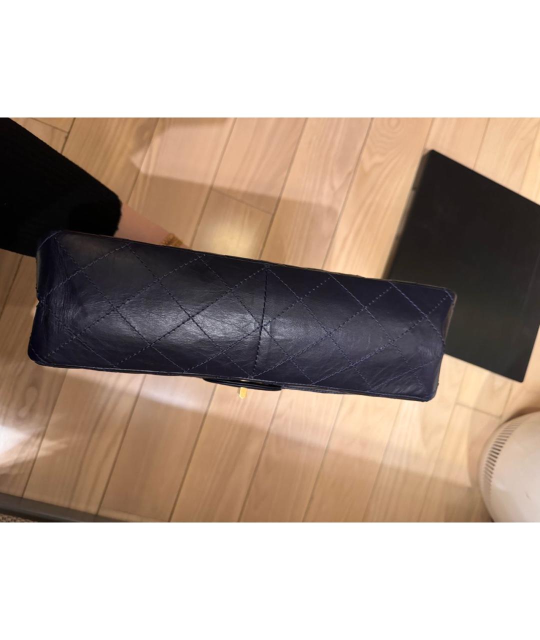 CHANEL Темно-синяя кожаная сумка через плечо, фото 3