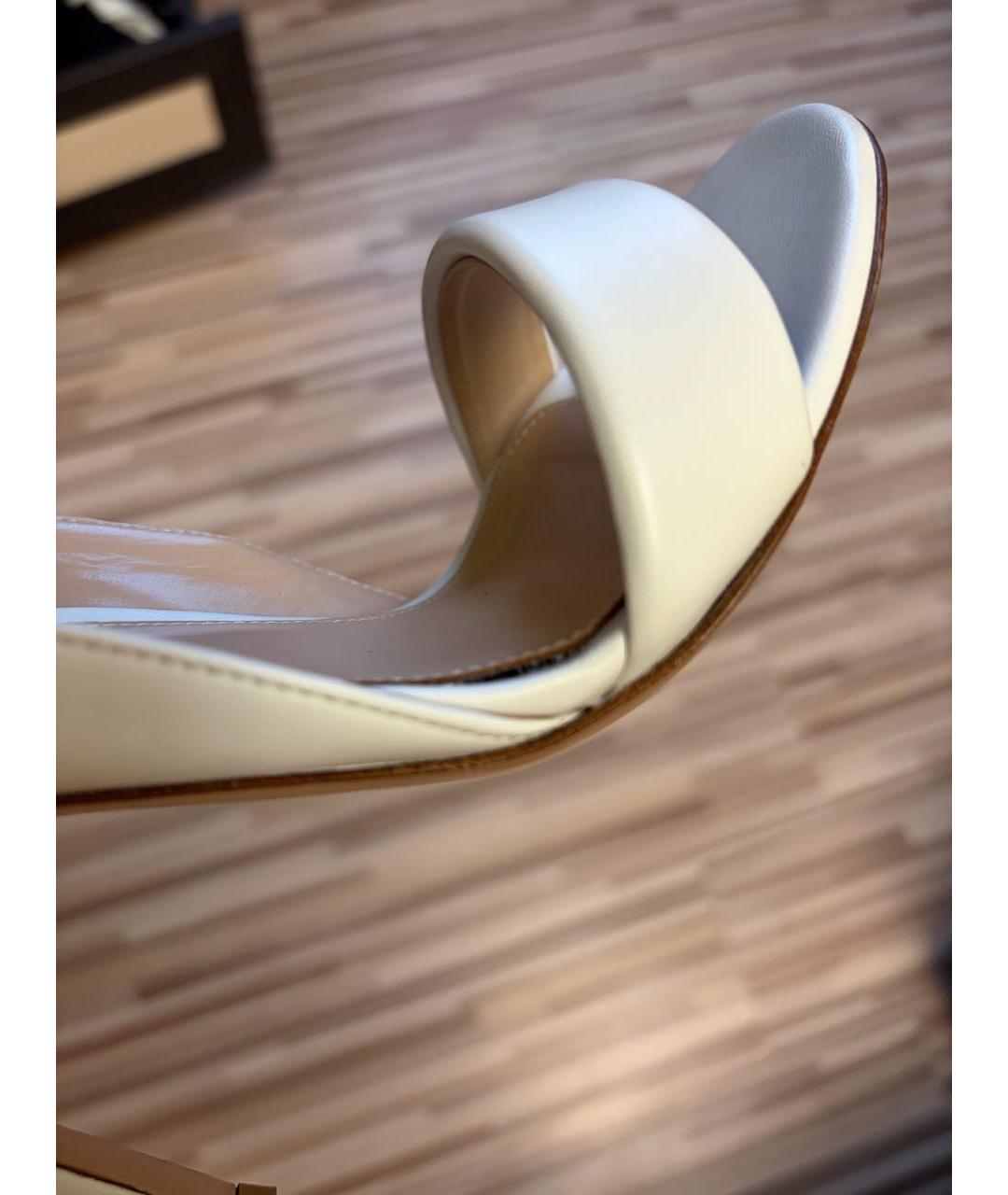 GIANVITO ROSSI Белые кожаные босоножки, фото 7