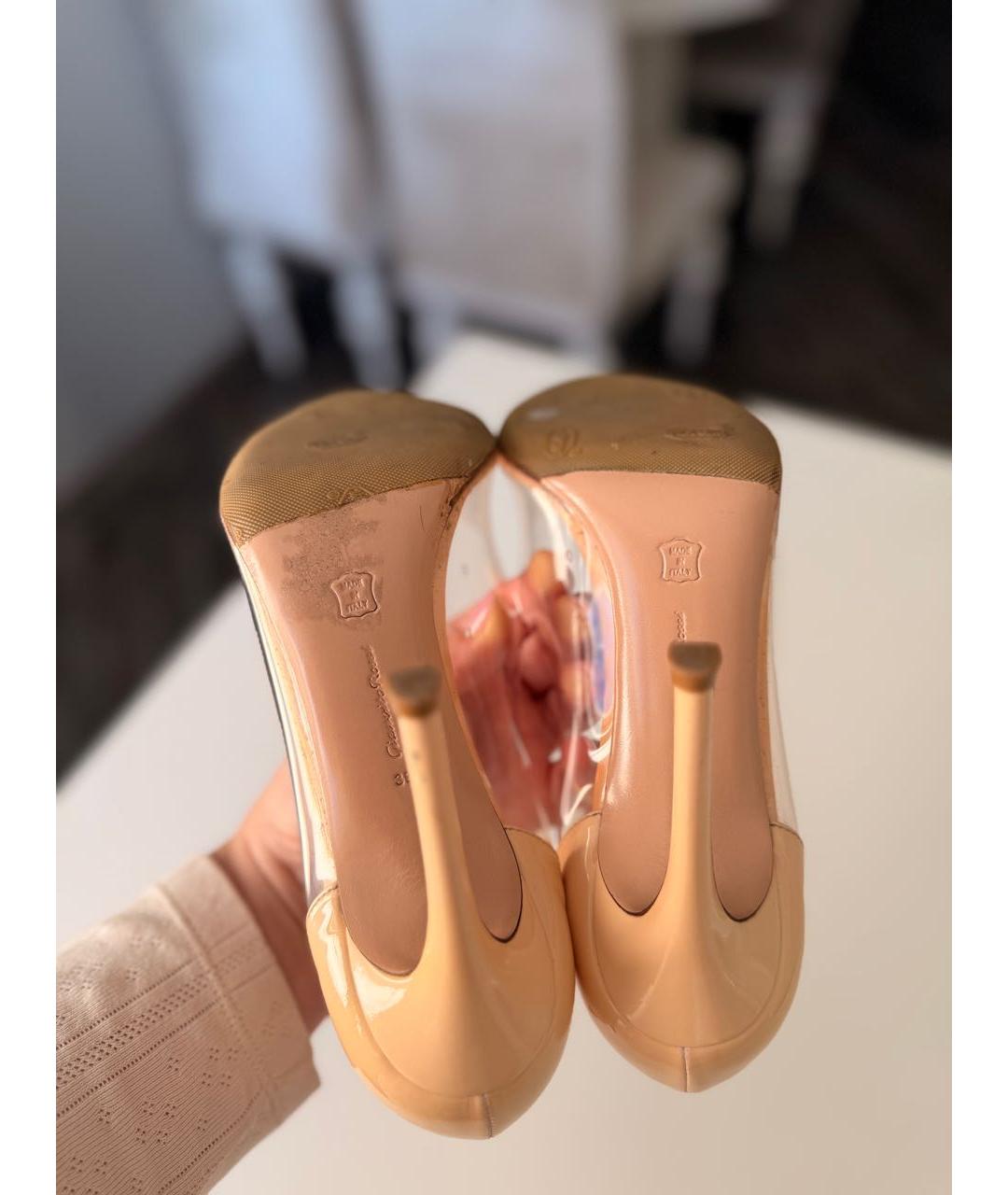 GIANVITO ROSSI Бежевые туфли из лакированной кожи, фото 6
