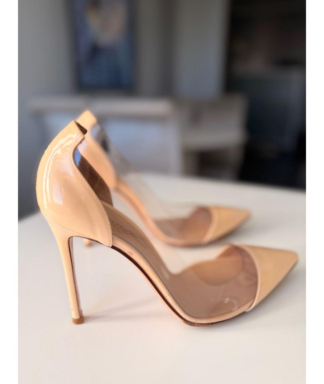 GIANVITO ROSSI Бежевые туфли из лакированной кожи, фото 2