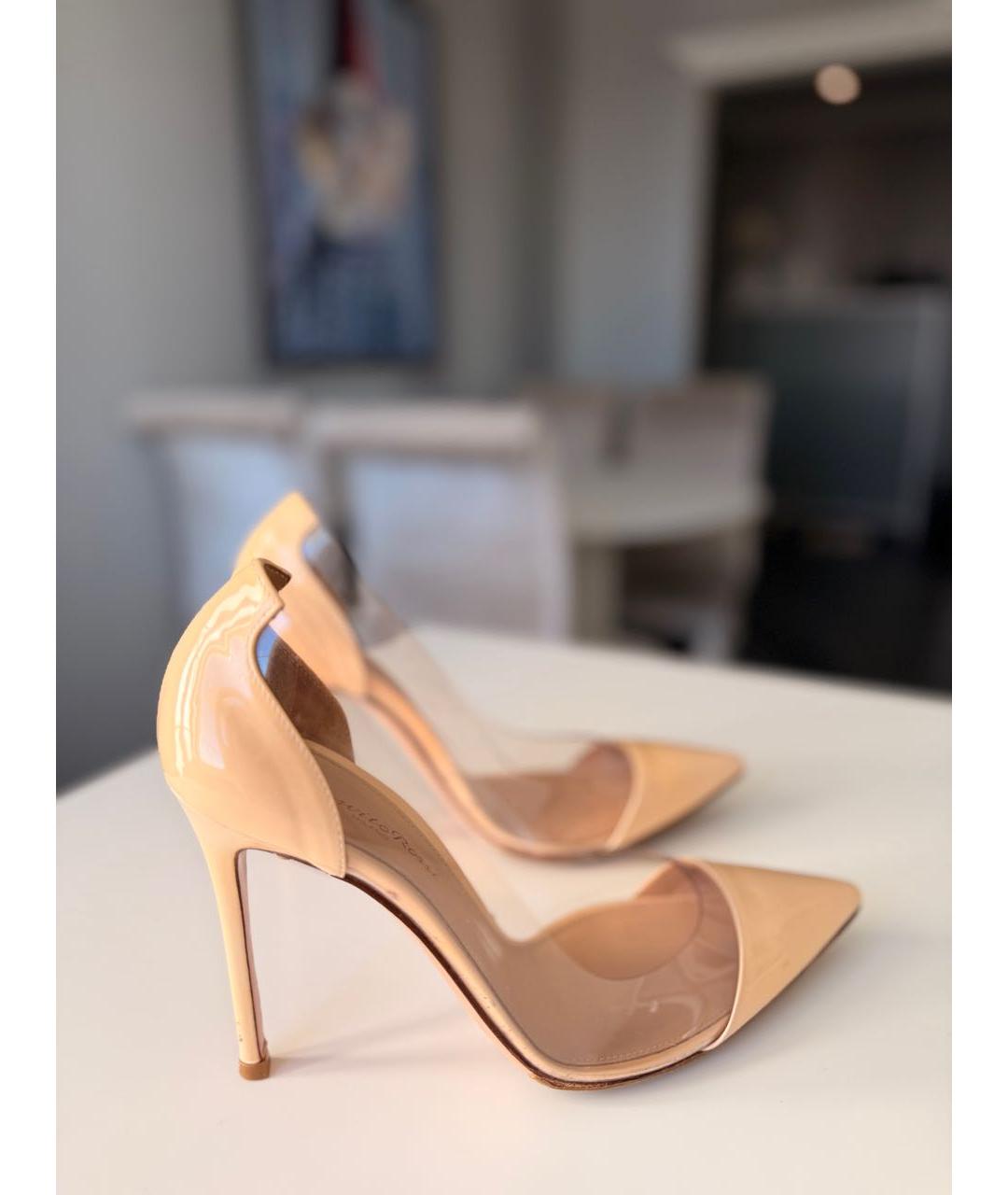 GIANVITO ROSSI Бежевые туфли из лакированной кожи, фото 8