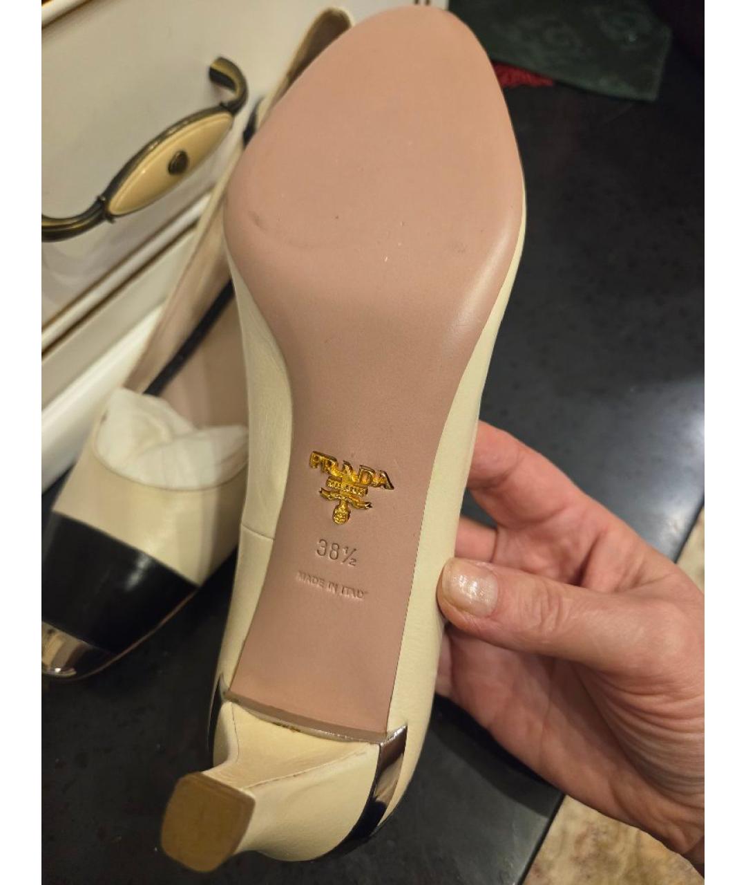 PRADA Бежевые кожаные туфли, фото 4