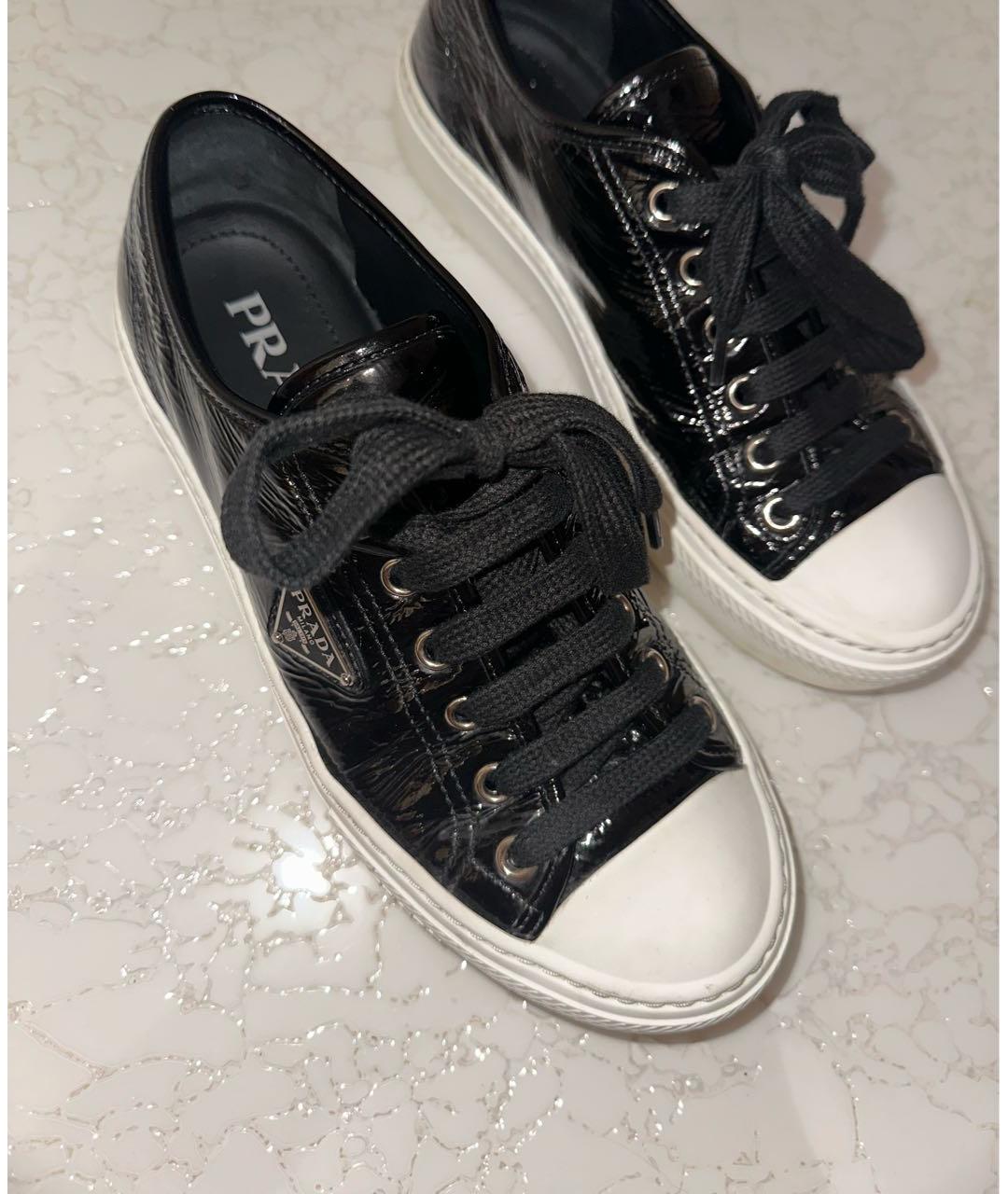 PRADA Черные кеды из лакированной кожи, фото 3