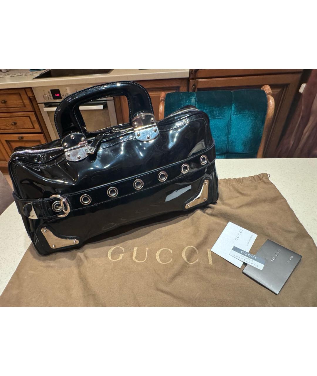 GUCCI Черная сумка с короткими ручками из лакированной кожи, фото 6
