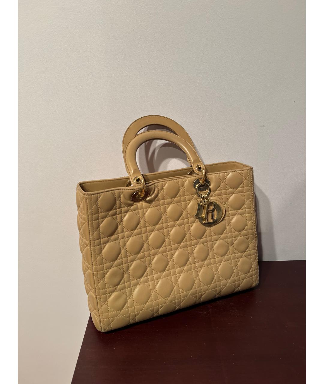CHRISTIAN DIOR Бежевая кожаная сумка с короткими ручками, фото 2