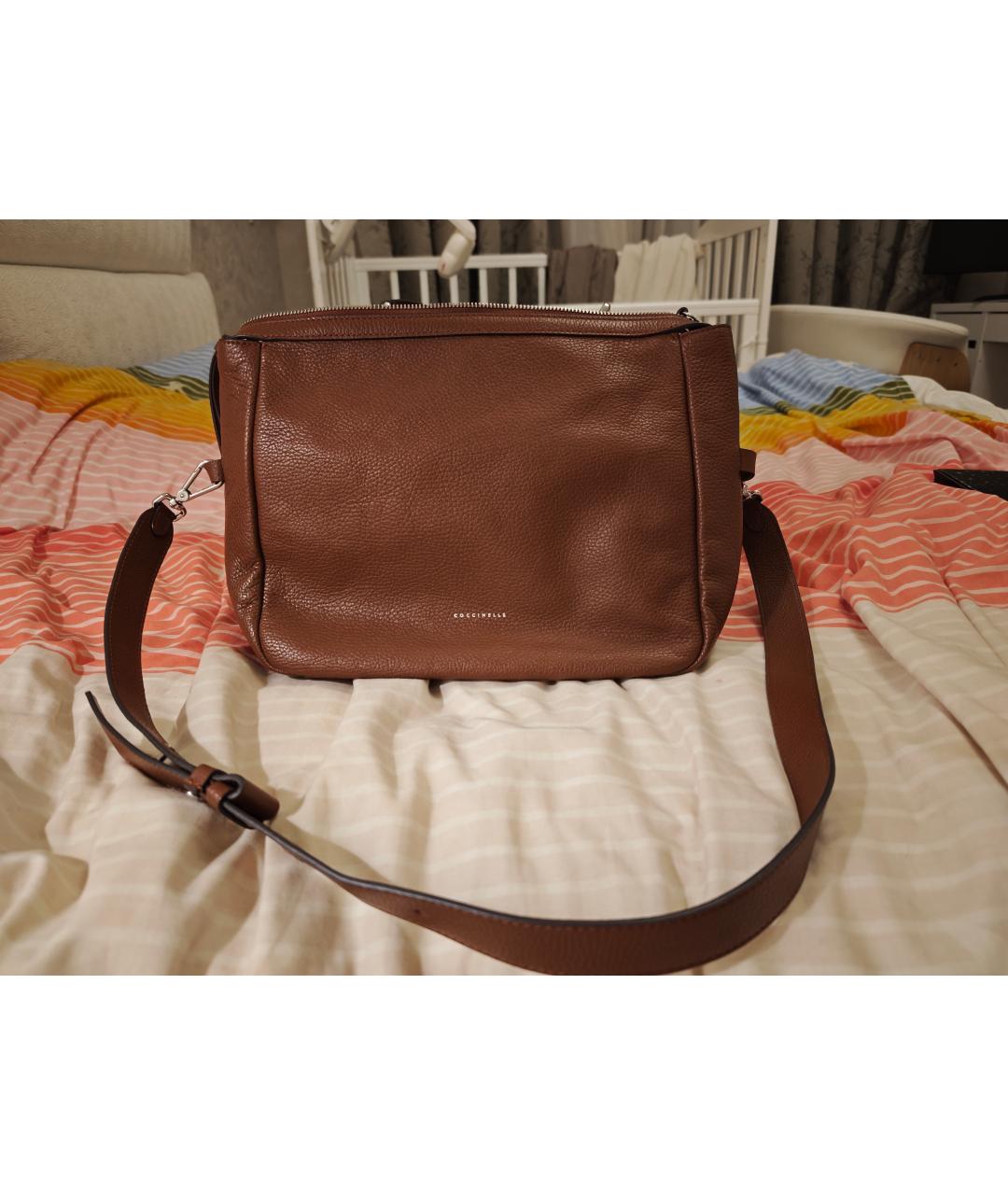 COCCINELLE Коричневая кожаная сумка через плечо, фото 5