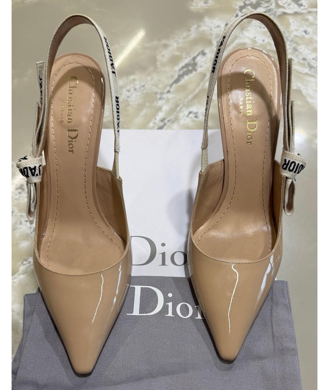 CHRISTIAN DIOR Бежевые туфли из лакированной кожи, фото 4