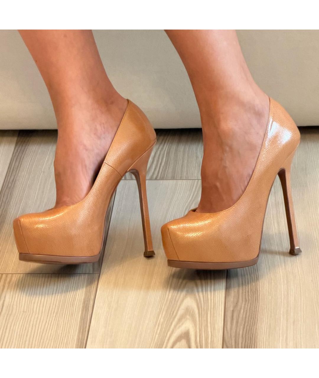 SAINT LAURENT Бежевые туфли из лакированной кожи, фото 5